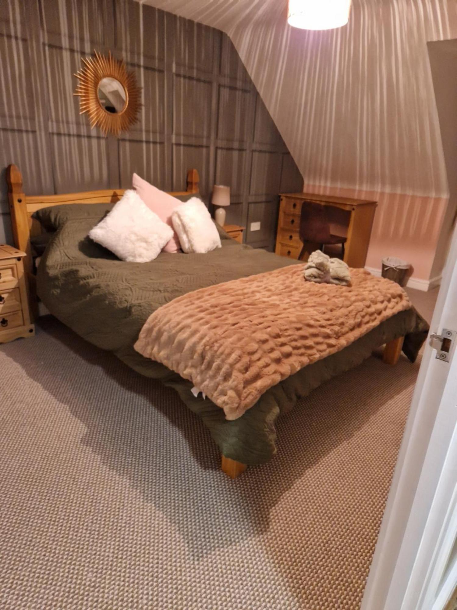 Purdie Close Holiday Let Чедър Екстериор снимка